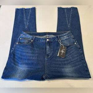 Flamingals wash raw hem V cut pocket, mid rise bootcut Jeans. Size 4XL, NWT